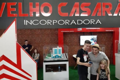 Badin - o Colono no stander da Construtora Velho Casarão na EXPOVALE - CAPINZAL 