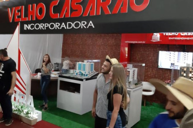 Badin - o Colono no stander da Construtora Velho Casarão na EXPOVALE - CAPINZAL 