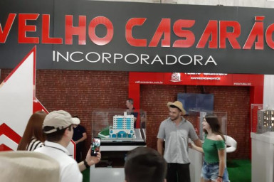 Badin - o Colono no stander da Construtora Velho Casarão na EXPOVALE - CAPINZAL 