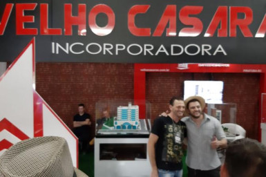 Badin - o Colono no stander da Construtora Velho Casarão na EXPOVALE - CAPINZAL 