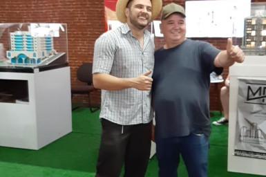 Badin - o Colono no stander da Construtora Velho Casarão na EXPOVALE - CAPINZAL 