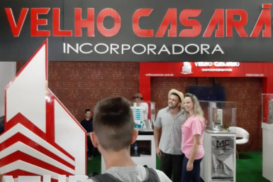 Badin - o Colono no stander da Construtora Velho Casarão na EXPOVALE - CAPINZAL 