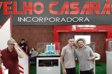 Badin - o Colono no stander da Construtora Velho Casarão na EXPOVALE - CAPINZAL 